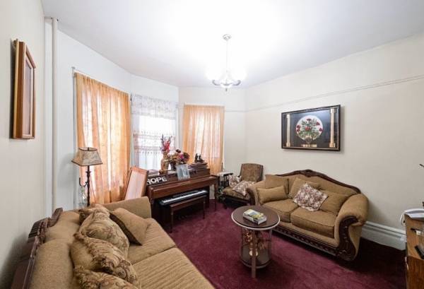 $1,570,000 / 6br - 2348ft2 - CHARMING SPACIOUS 2 FAMILY (New York)63945494902658122