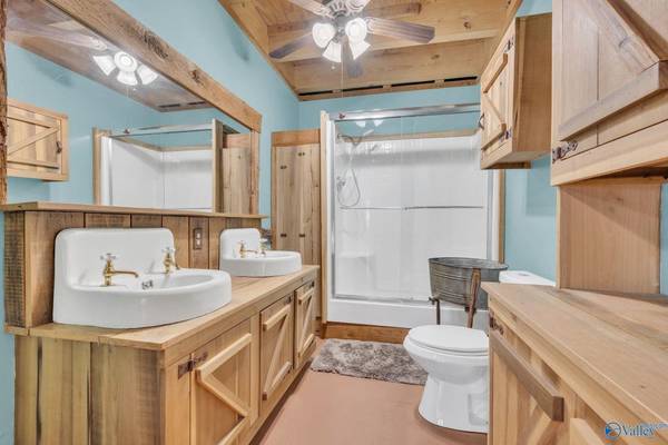 $449,000 / 2br - 2025ft2 - Hunt and Fish on 20 Acres with a 2 Bedroom House! (Falkville)64029374545537124