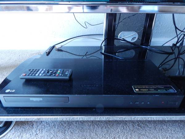 LG Ultra HD 4K Blu-Ray Player and Remote 1
