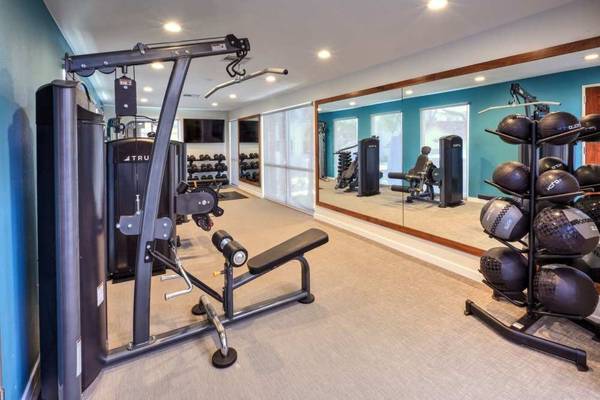 $3,684 / 2br - 965ft2 - WASHER AND DRYER! Huntington Beach, 2 bedroom, Swimming Pool (7795 Neptune Drive, Huntington Beach, CA)64027918575361123