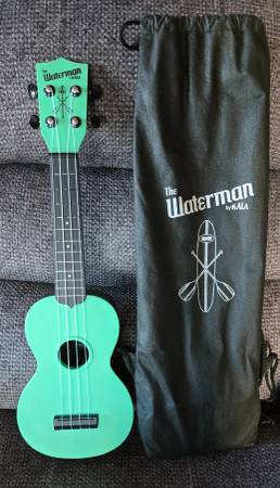 Waterman UKULELE with carry bag 1