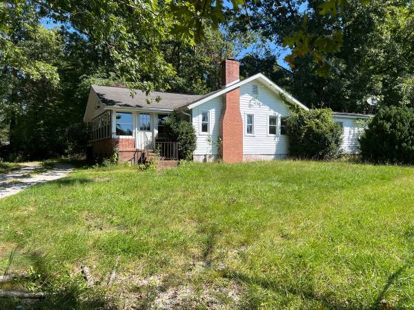 $1,100 / 3br - Rental (Hendersonville)64029373935747120