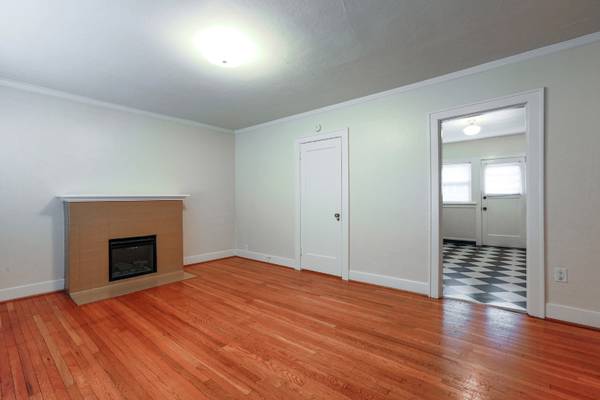 $1,450 / 510ft2 - Timeless 1920s Garden Retreat in Irvington ~ Apply 09/07 @ 1AM! (Irvington, NE Portland, Broadway)63615695972867121