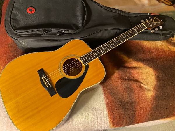 Yamaha FG420A Dreadnaught Acoustic Guitar with Gig Bag 1