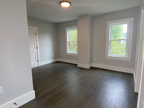 $4,000 / 3br - 1305ft2 - Renovated East Boston 3 Bed For $4,000 AVAIL NOW NO FEE (East Boston)63863135671681122
