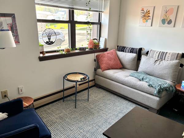 $125 North Greenbush office share available now! (Rensslear)63756230522241121