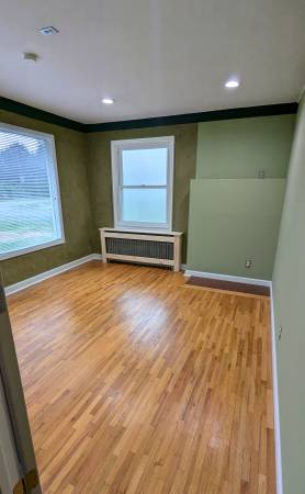 $750 / 4br - 149ft2 - Large Light Room With Private Entrance in Quiet House Flat Rate63920958893826123