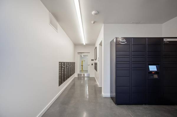 $2,162 / 2br - 719ft2 - Available Now! 2 Bedroom with fantastic deal! 1 month + $500.00 (Portland)63820848902659121