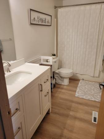 $955 / 4br - 1200ft2 - Be my roommate - better than an apartment (Kent)63659648077057121