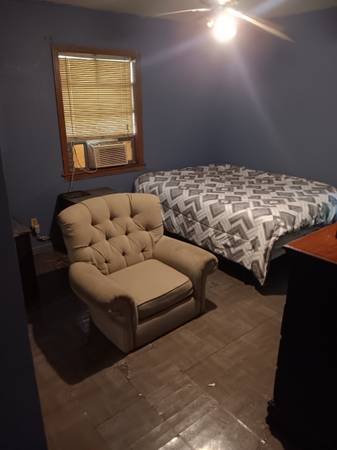 $100 / 4br - First month special weekly room (South Jackson)63406815144067120