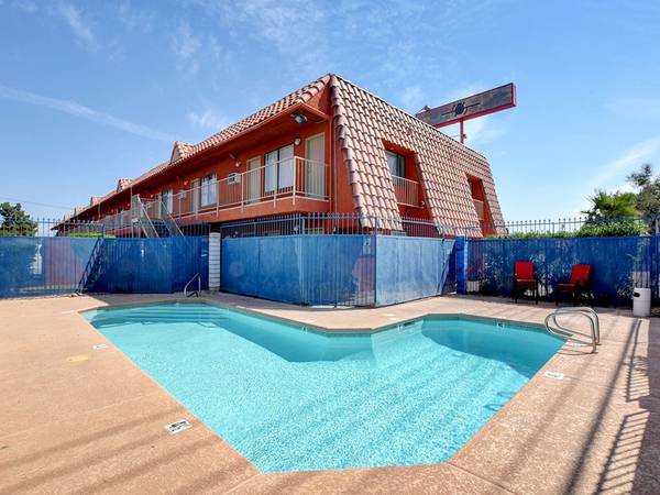 $285 / 350ft2 - Free WiFi, air conditioning, pool (4244 N Las Vegas Blvd, Las Vegas, NV)63859501162883120