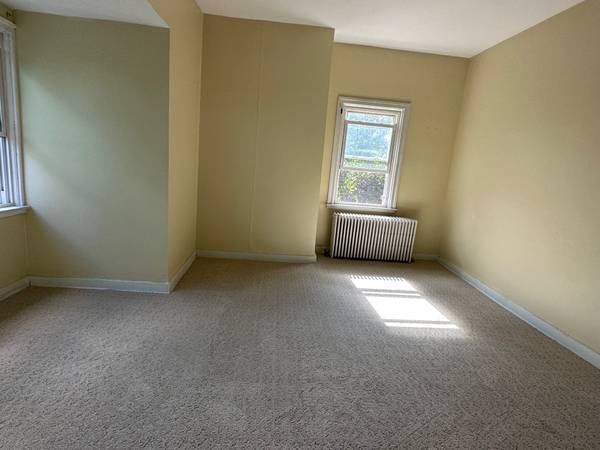 $1,090 / 2br - 1100ft2 - Big Apt. with nice view (Crafton)64013366621569122