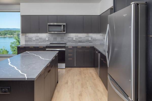 $5,599 / 2br - 1331ft2 - Luxurious 2 BR/2 BA, Modern Coworking Space Inside! (Vancouver)63956649219458120