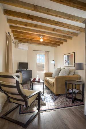 $100 / 1br - 450ft2 - Renovated Loft steps from Santa Fe Plaza, Canyon Road & Railyard Distr63806118617347121