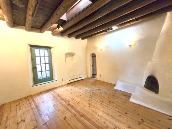 $1,950 / 2br - 537 B Old Santa Fe Trail for rent 2 BR 1 BA (Santa Fe)63659798252929120