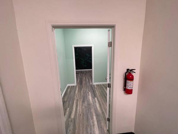 $1,350 / 400ft2 - 400 SF Office | $1,350/Month - Van Nuys (Van Nuys)63701092515201124