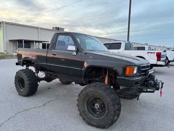 1985 Toyota Pickup 1/2 Ton Standard Bed Regular Cab 4WD - $3,500 (LEBANON TN 37087)63624936119041122