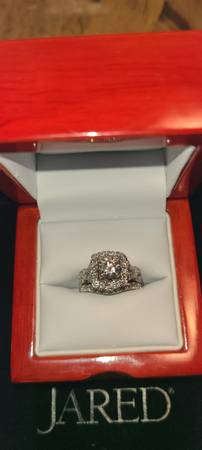 Jareds Engagement ring and matching wedding band-Full Warranty! 1