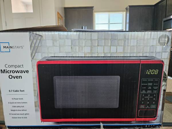 Mainstays Compact Microwave oven 1
