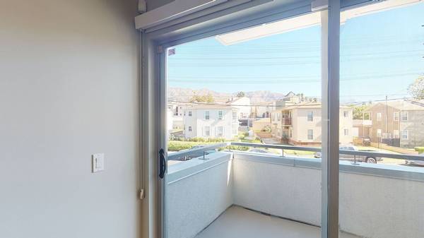 $4,495 / 3br - 1443ft2 - Microwave, Outdoor Community BBQ, Crown Molding (Burbank)63829304272769120