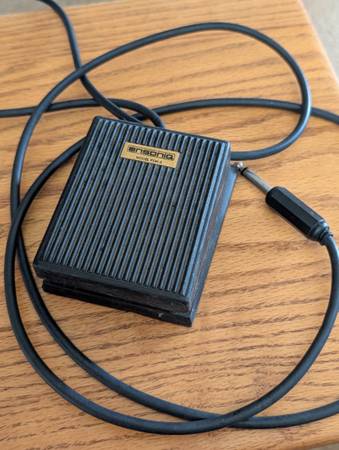 Ensoniq Model FSW-3 Footswitch, made in Italy 1