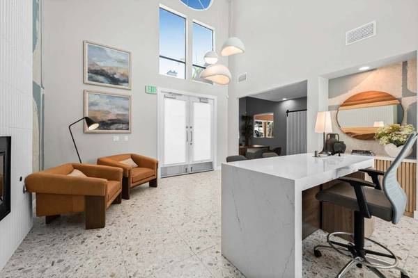 $3,245 / 2br - 1004ft2 - Sand Volleyball Court, Garage Parking, Fitness Center (3417 Lebon Dr, San Diego, CA)63775698228867121