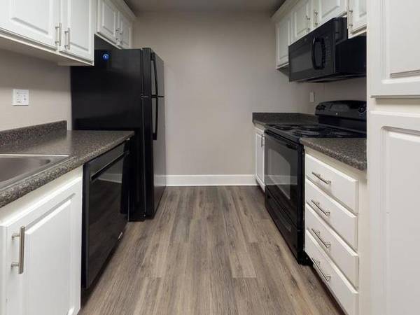 $3,270 / 3br - 1126ft2 - Clothes Care Center open 24/7, Secondary Wading Pool to Relax (San Dimas)63818753568387123