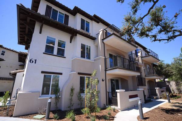 $2,750 / 2br - Vinyl Plank Hardwood Flooring, In-Unit Washer/Dryer, Lush Landscaping (Thousand Oaks)63800735385217120