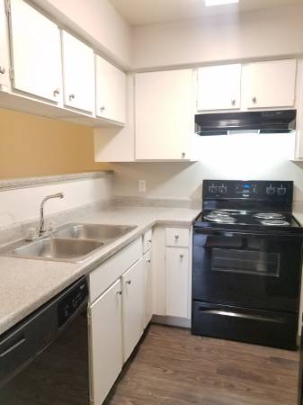 $1,099 / 2br - 🎃 2H/2BA – Planta Baja – $1099/mes – ¡Oferta de mudanza! 🎃 (6350 Meadowvista Dr.)64036538466433120
