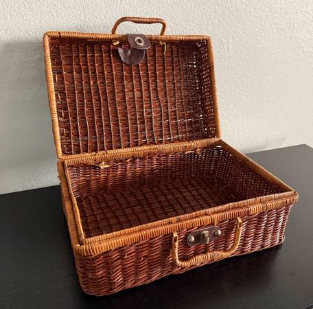 Wicker Picnic Basket 1