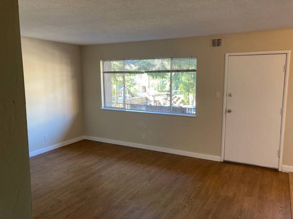 $1,995 / 2br - Amplio departamento de 2 habitaciones en el área de Rose Garden de Oakland (oakland lake merritt / grand)63668079140225121
