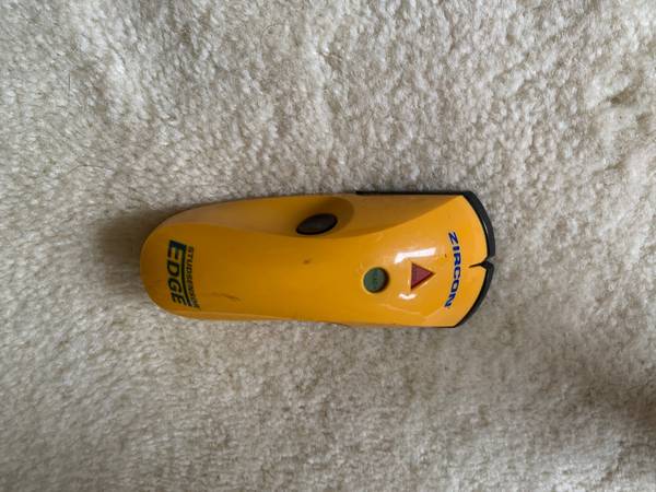 Zircon StudSensor L20 Stud Finder 1