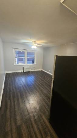 $1,200 Newly Renovated Studio at 421 N Main St, #4 (Glen Ellyn, IL)63959878220675121