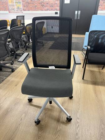 Haworth Very Task Chair 1