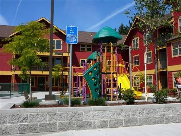 $1,613 / 3br - Soportes para bicicletas, Reciclaje, Casa club (4620 SE 122nd Ave, Portland, OR)63831396394115124