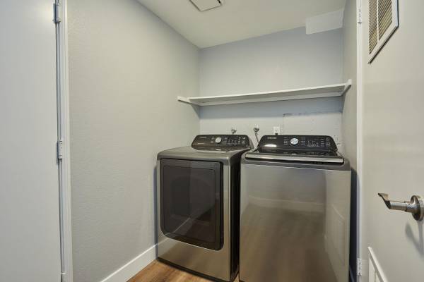 $3,509 / 2br - 1117ft2 - Cable Ready, Beach Volleyball Court (22219 Summit Vue Lane, Woodland Hills, CA)63869889371267122