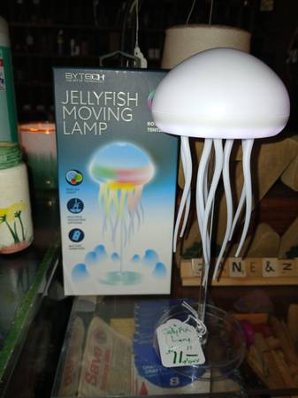 NiB - jellyfish LED lamp w/ changing colors & rotating tentacles 1