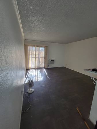 Muy limpio 2 BR $1,150 DISPONIBLE AHORA (Tropicana y Maryland Pkwy)63860185544579120