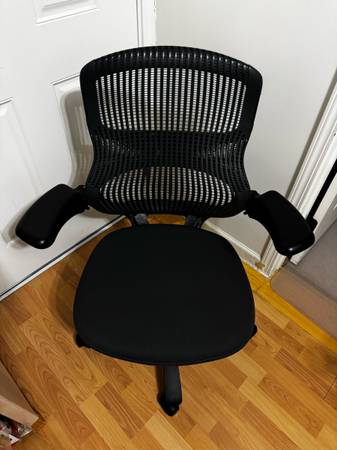 Knoll Generation Chair 1