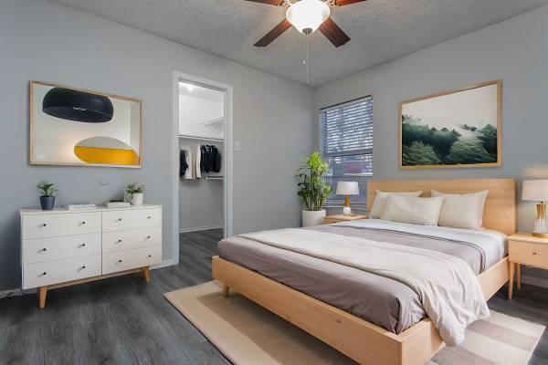 $1,225 / 2br - 887ft2 - Your Space, Your Way (1400 Shady Ln, Bedford, TX)63796375841153120