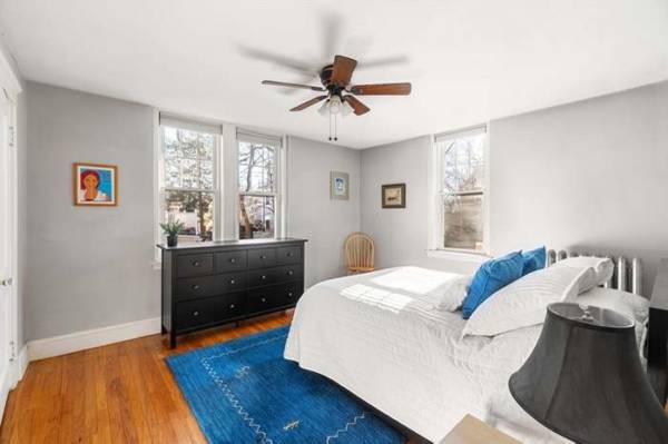 $1,250 / 1br - 521ft2 - bright, top-floor condo (Boston)63856337344259121