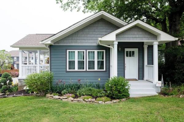 $1,200 / 2br - 1000ft2 - COZY 2 BEDROOMS COTTAGE FEW MINS TO DOWNTOWN AND VANDY (Nashville, TN)63988355101443122