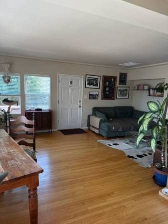 $1,750 / 2br - 🏡 Seeking Female Roommate for Cozy Los Feliz Apartment (Los Feliz)63829303019395124