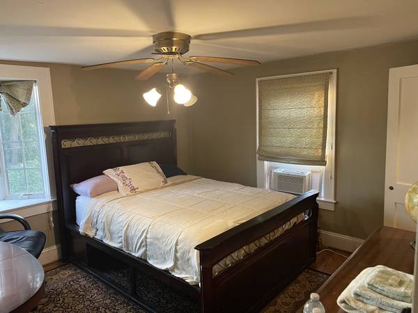 $1,100 / 1br - 200ft2 - Buscando compañero de cuarto para compartir casa con (Hempstead)63827268242435120