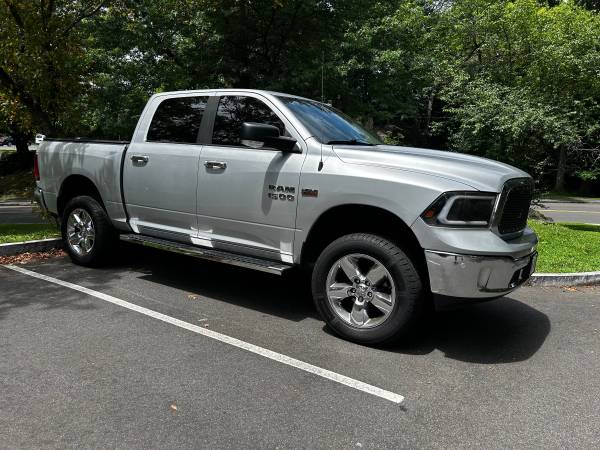 2016 Dodge Ram 1500 Crew Cab @ Big Horn@ 4x4@ twg pkg@ Estado impecable - $15,800 (Greenwich ct)636141369164811219