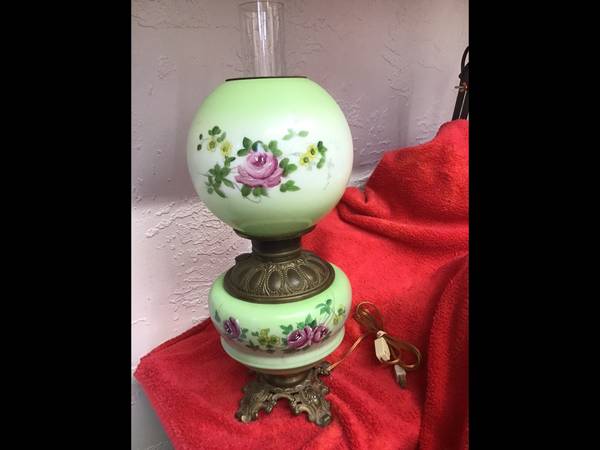 Vintage Lamp Gone with the wind style- Excellent- 1