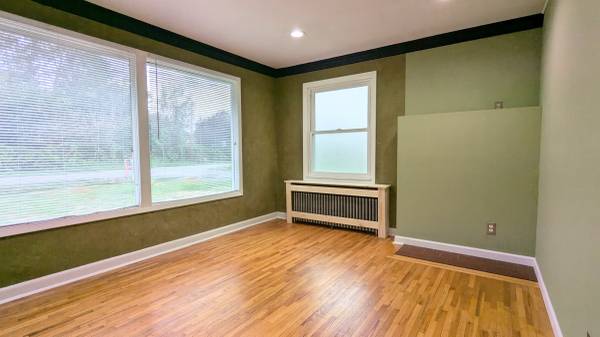 $750 / 4br - 149ft2 - Large Light Room With Private Entrance in Quiet House Flat Rate63920958893826120