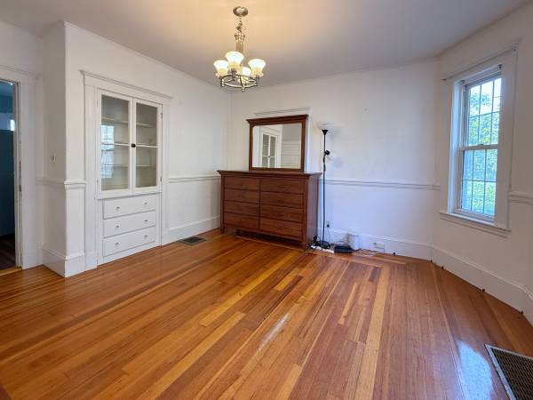 $850 Large Private Room Available for Rent in Malden Center (Malden)63996545639555120