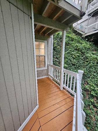 $1695.00 / 1br - 700ft2 - Lake Oswego first edition with views of Tyron Creek63777293713155122