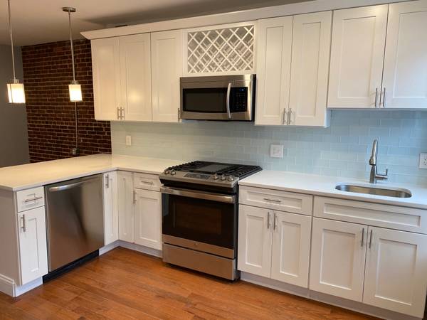 $3,000 / 2br - East Boston 2 Bed/1 Bath Apartment | Chelsea St (East Boston)63863244467457120